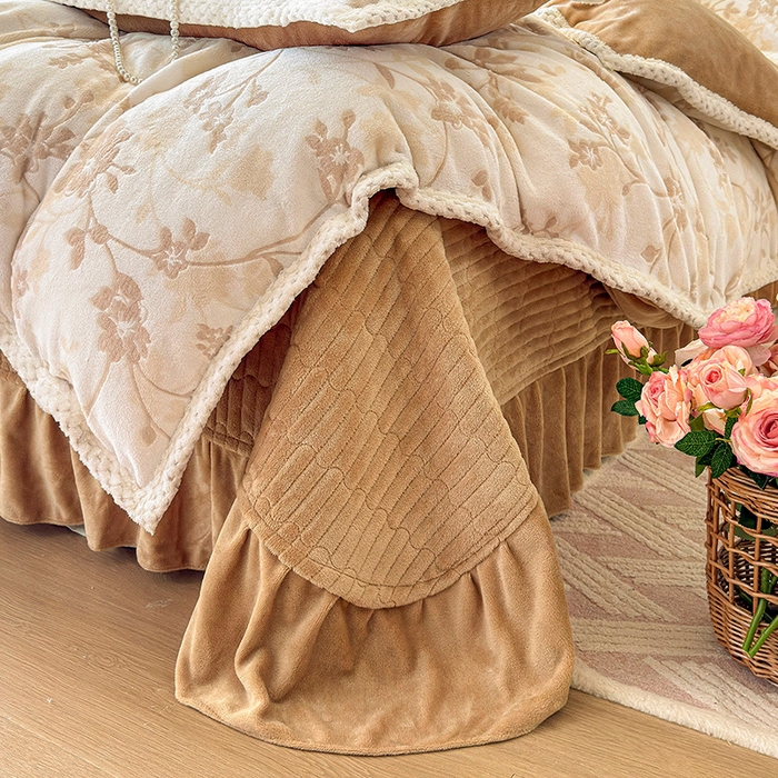 91家纺网 家纺一手货源 找家纺 芷卧 2025新款韩版立体雕花牛奶绒夹棉床盖款四件套 花团锦簇