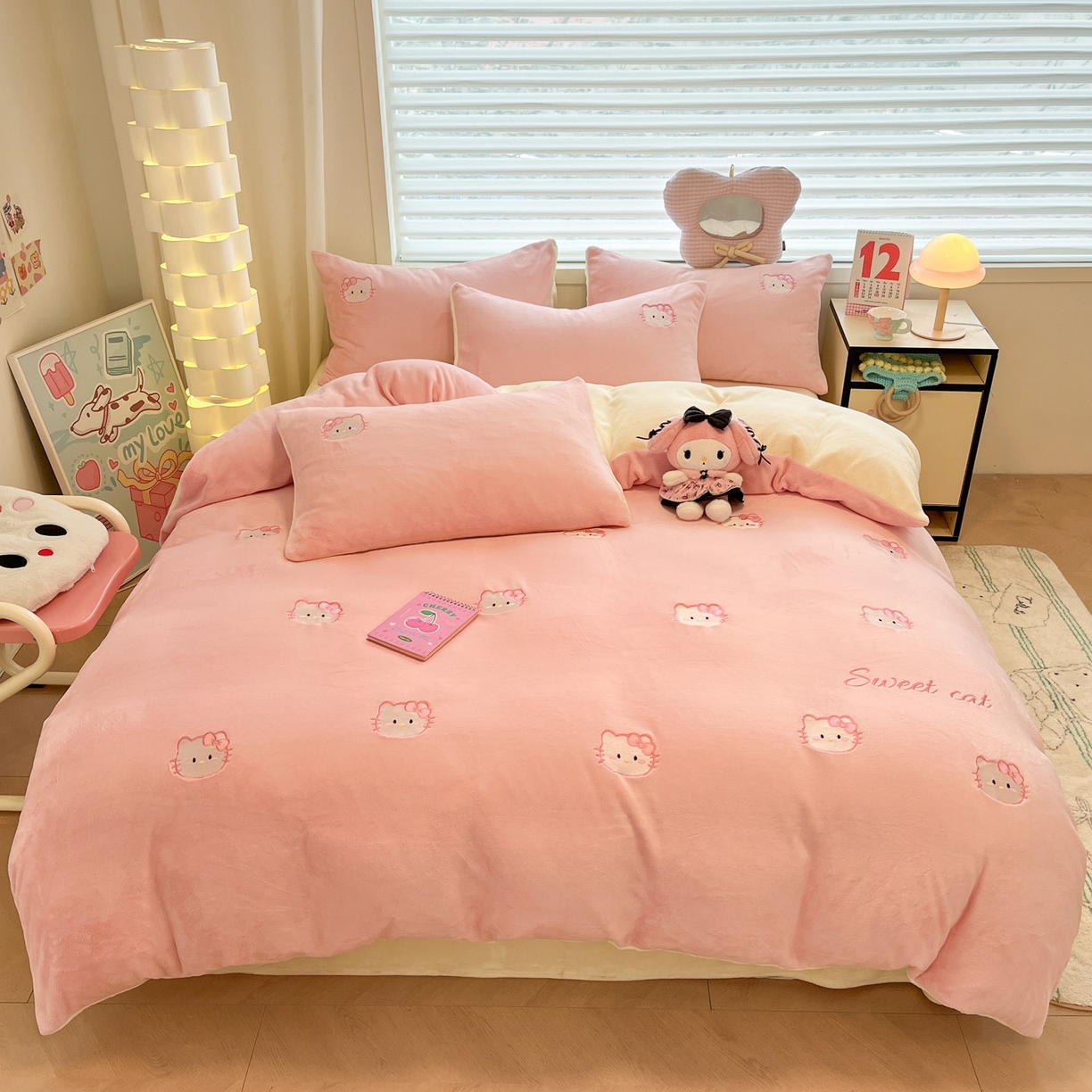 91家纺网 家纺一手货源 找家纺 如一 2025新款200克缸染高克重精绣牛奶绒四件套 绒-甜心猫-粉米