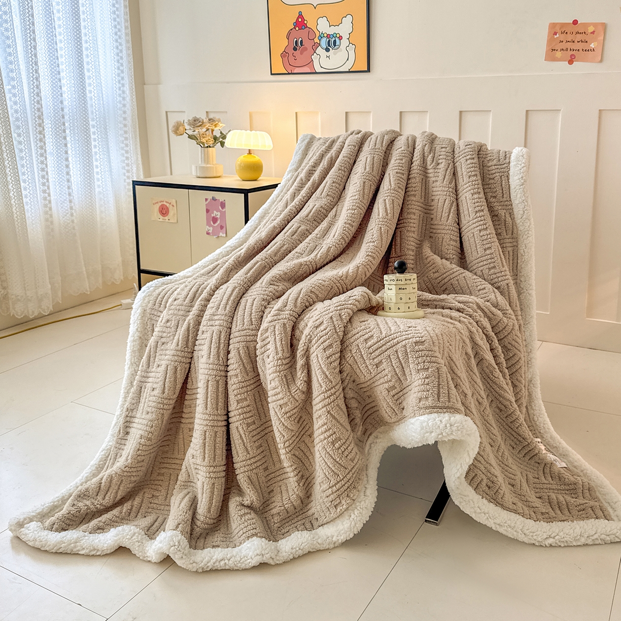 91家纺网 家纺一手货源 找家纺 牛魔王家居 2025新款华夫格提花双面绒毛毯羊羔绒毯子外贸跨境专供 绒毯系列-卡其色