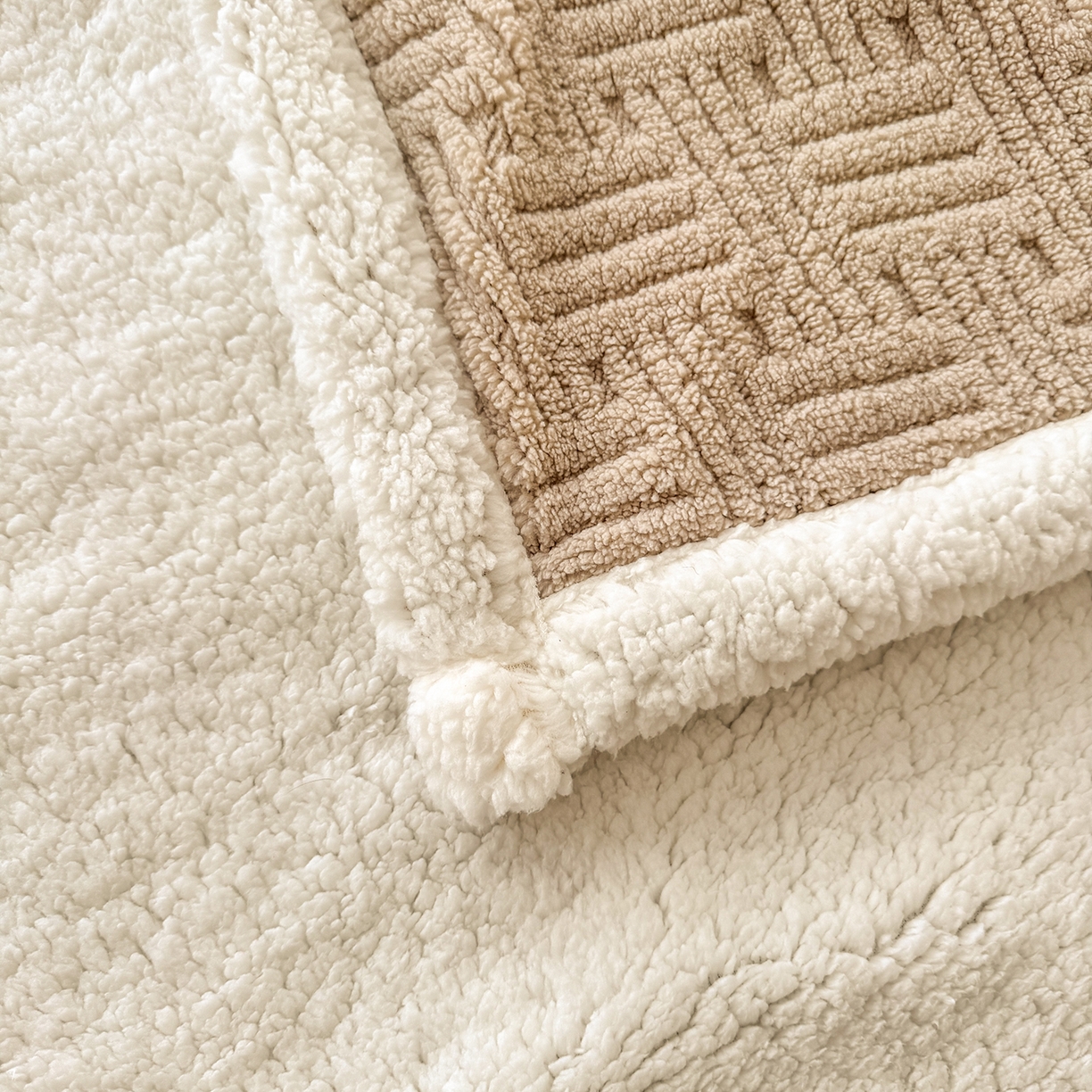 91家纺网 家纺一手货源 找家纺 牛魔王家居 2025新款华夫格提花双面绒毛毯羊羔绒毯子外贸跨境专供 绒毯系列-卡其色