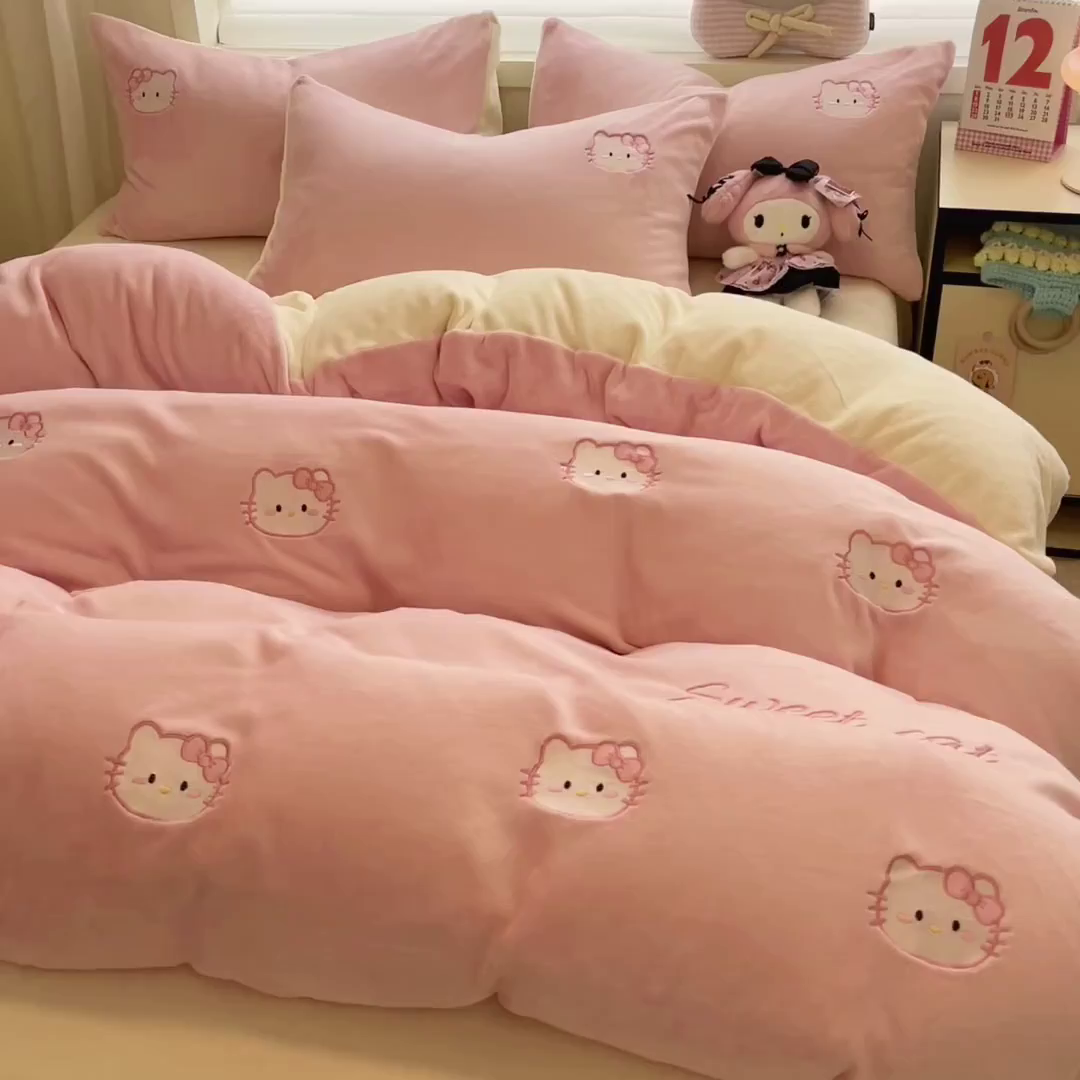 91家纺网 家纺一手货源 找家纺 如一 2025新款200克缸染高克重精绣牛奶绒四件套 绒-甜心猫-粉米