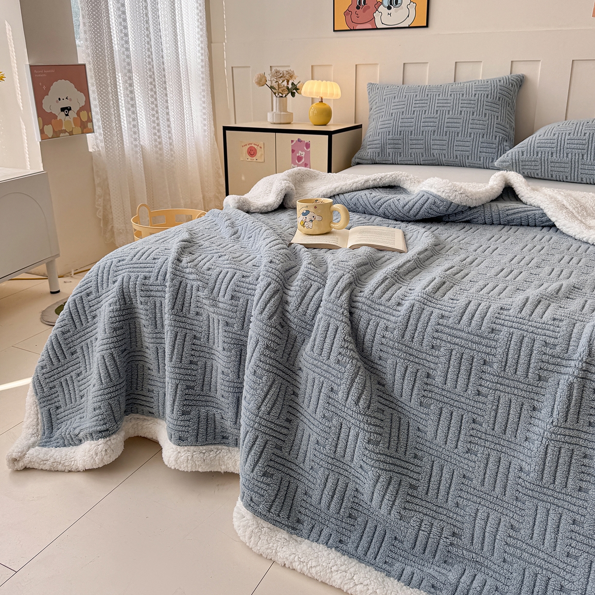 91家纺网 家纺一手货源 找家纺 牛魔王家居 2025新款华夫格提花双面绒毛毯羊羔绒毯子外贸跨境专供 绒毯系列-冷灰
