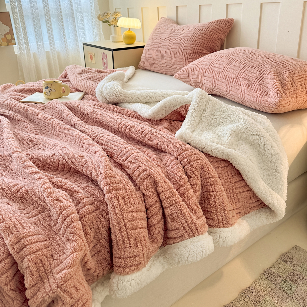 91家纺网 家纺一手货源 找家纺 牛魔王家居 2025新款华夫格提花双面绒毛毯羊羔绒毯子外贸跨境专供 绒毯系列-豆沙红