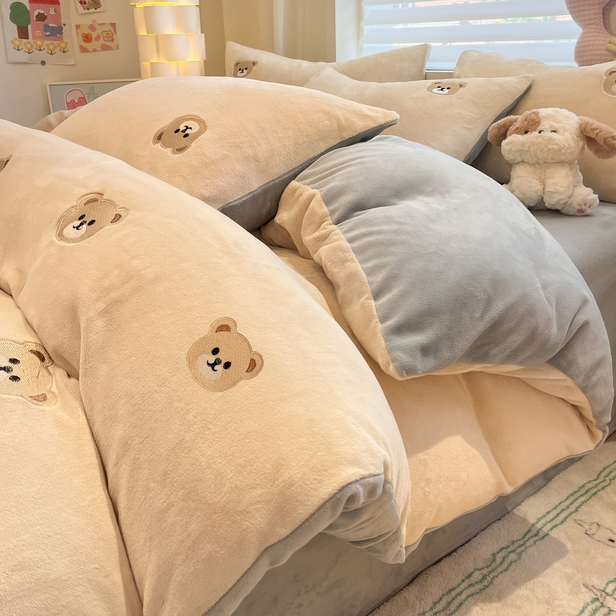 如一 2025新款200克缸染高克重精绣牛奶绒四件套 绒-小熊-杏灰