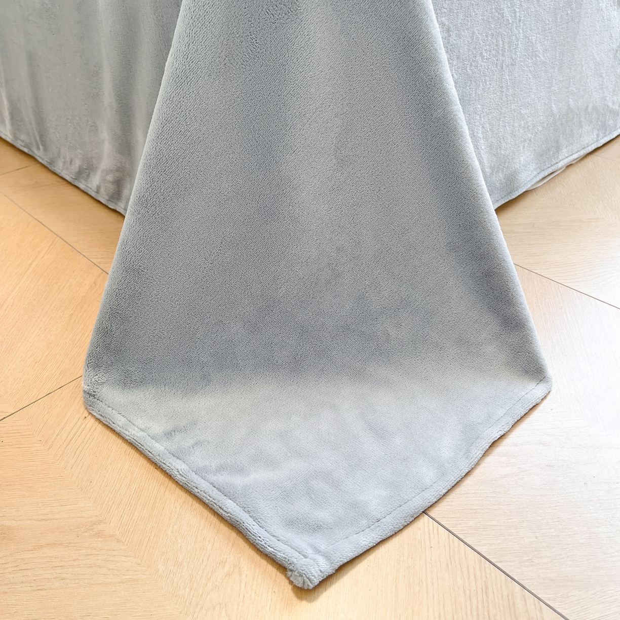 91家纺网 家纺一手货源 找家纺 如一 2025新款200克缸染高克重精绣牛奶绒四件套 绒-小熊-杏灰