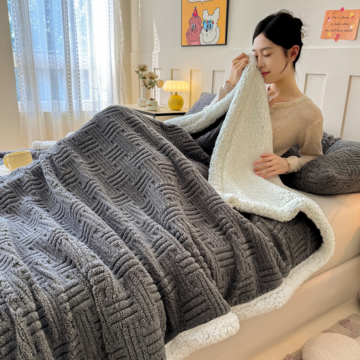 91家纺网 家纺一手货源 找家纺 牛魔王家居 2025新款华夫格提花双面绒毛毯羊羔绒毯子外贸跨境专供 绒毯系列-炭灰