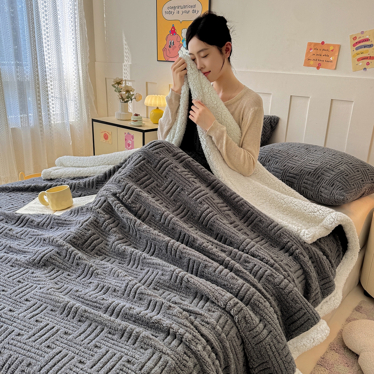 91家纺网 家纺一手货源 找家纺 牛魔王家居 2025新款华夫格提花双面绒毛毯羊羔绒毯子外贸跨境专供 绒毯系列-炭灰