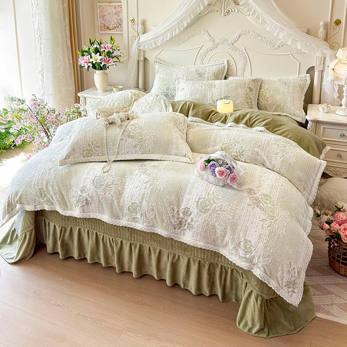 91家纺网 家纺一手货源 找家纺 芷卧 2025新款韩版立体雕花牛奶绒夹棉床盖款四件套 小岛蔷薇-绿