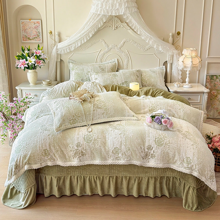 芷卧 2025新款韩版立体雕花牛奶绒夹棉床盖款四件套 小岛蔷薇-绿