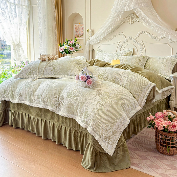 91家纺网 家纺一手货源 找家纺 芷卧 2025新款韩版立体雕花牛奶绒夹棉床盖款四件套 小岛蔷薇-绿