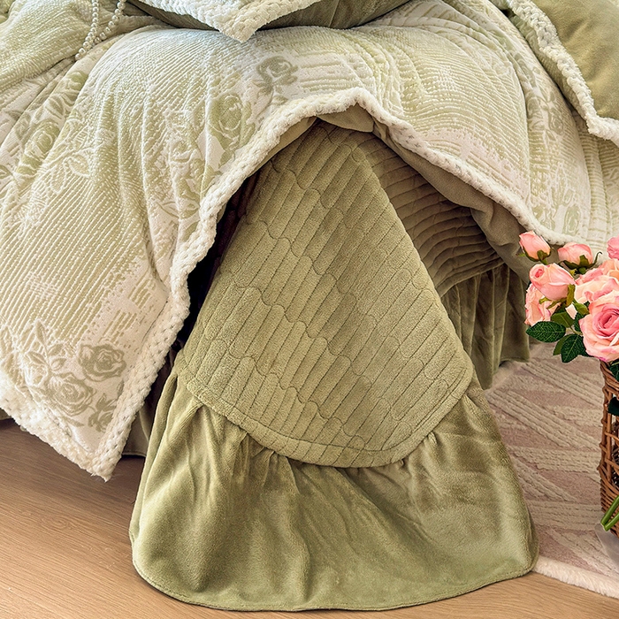 91家纺网 家纺一手货源 找家纺 芷卧 2025新款韩版立体雕花牛奶绒夹棉床盖款四件套 小岛蔷薇-绿