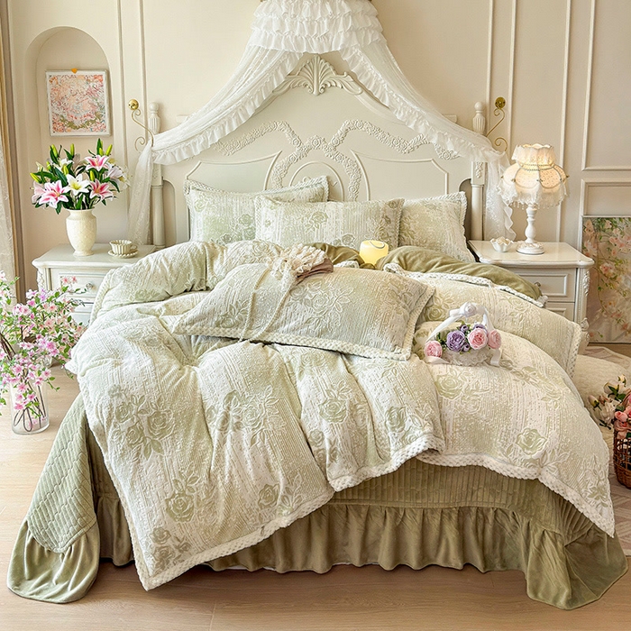 91家纺网 家纺一手货源 找家纺 芷卧 2025新款韩版立体雕花牛奶绒夹棉床盖款四件套 小岛蔷薇-绿