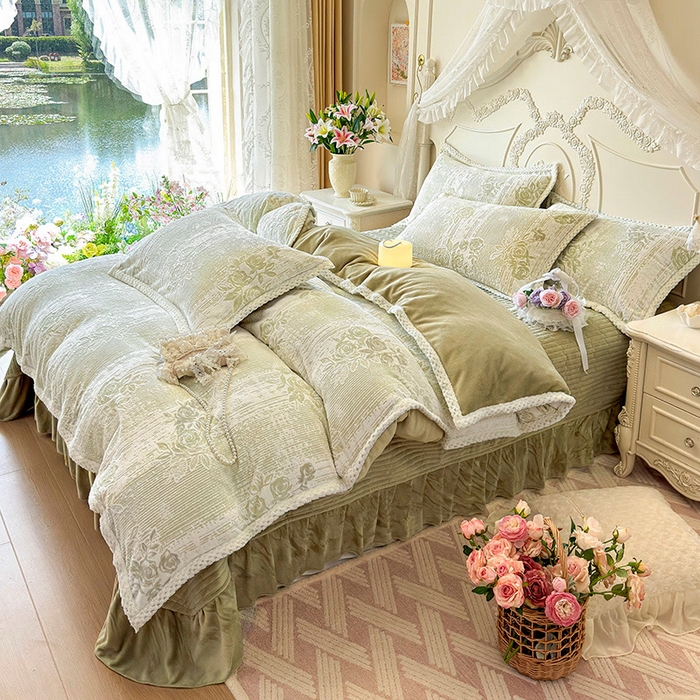 91家纺网 家纺一手货源 找家纺 芷卧 2025新款韩版立体雕花牛奶绒夹棉床盖款四件套 小岛蔷薇-绿
