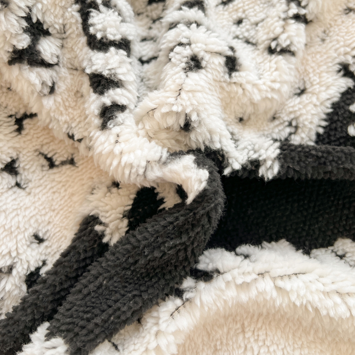 91家纺网 家纺一手货源 找家纺 寐居家纺 2025新款A类多功能北极绒毛毯 墨影松雪