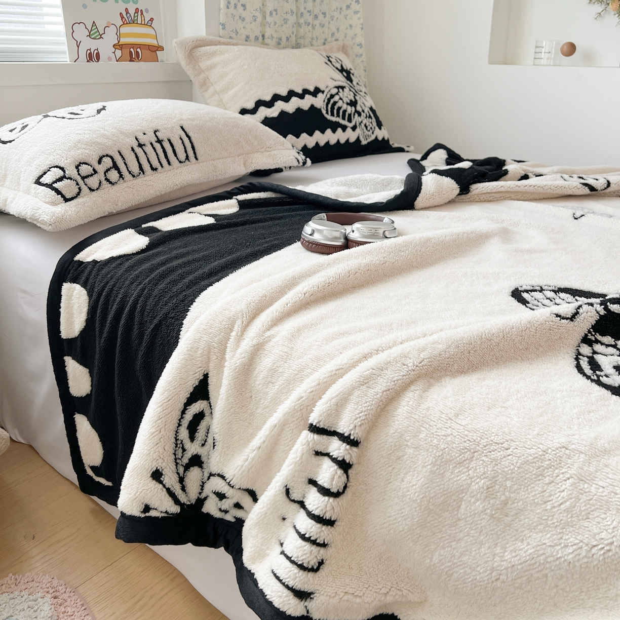 91家纺网 家纺一手货源 找家纺 寐居家纺 2025新款A类多功能北极绒毛毯 蝶舞雅韵