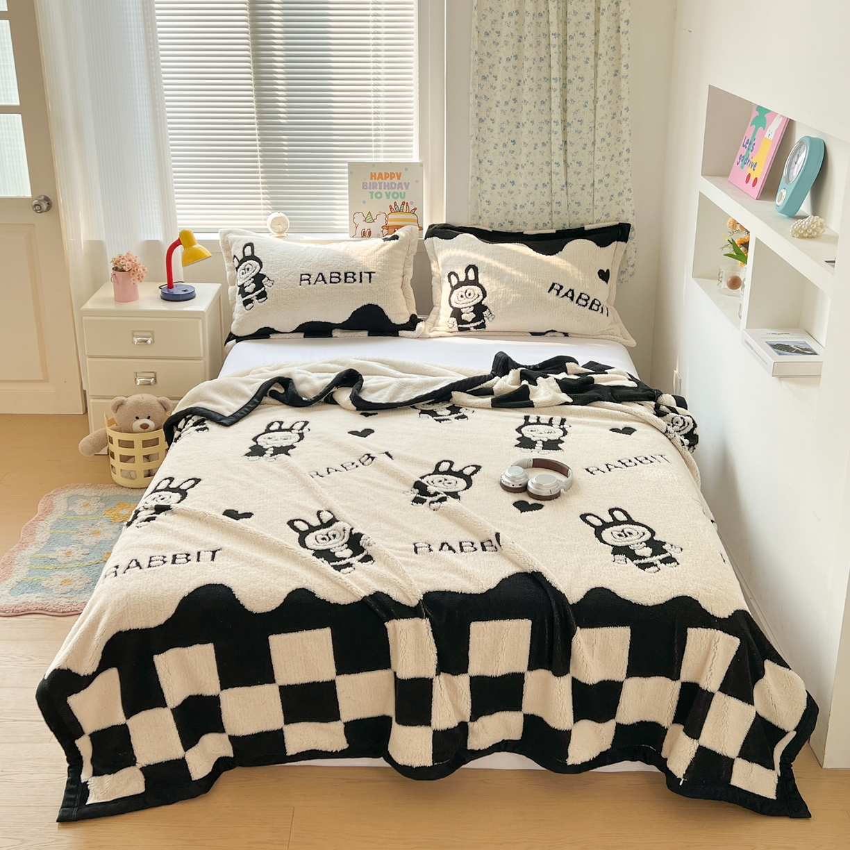 91家纺网 家纺一手货源 找家纺 寐居家纺 2025新款A类多功能北极绒毛毯 黑白布布