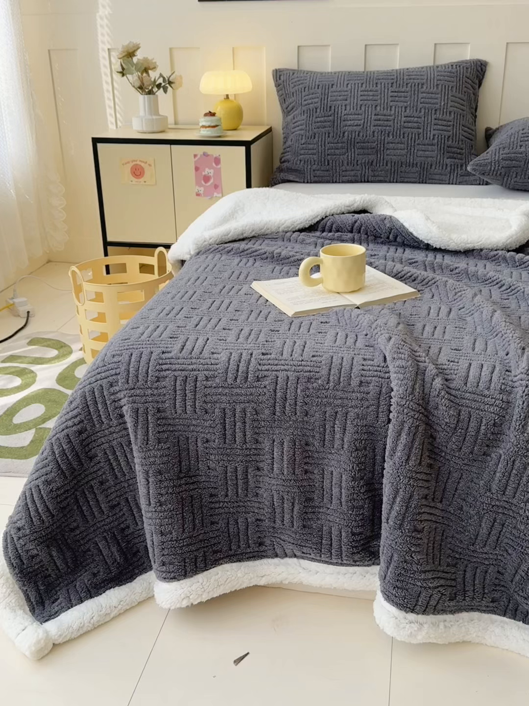 91家纺网 家纺一手货源 找家纺 牛魔王家居 2025新款华夫格提花双面绒毛毯羊羔绒毯子外贸跨境专供 绒毯系列-炭灰