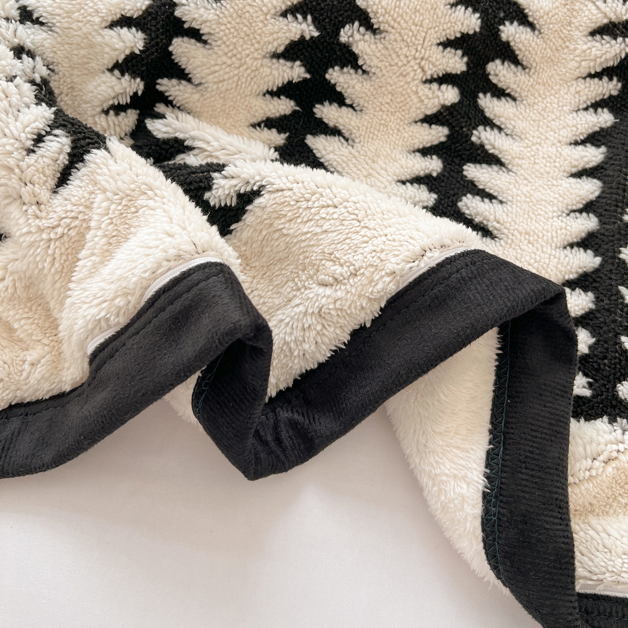 91家纺网 家纺一手货源 找家纺 寐居家纺 2025新款A类多功能北极绒毛毯 几何秘境