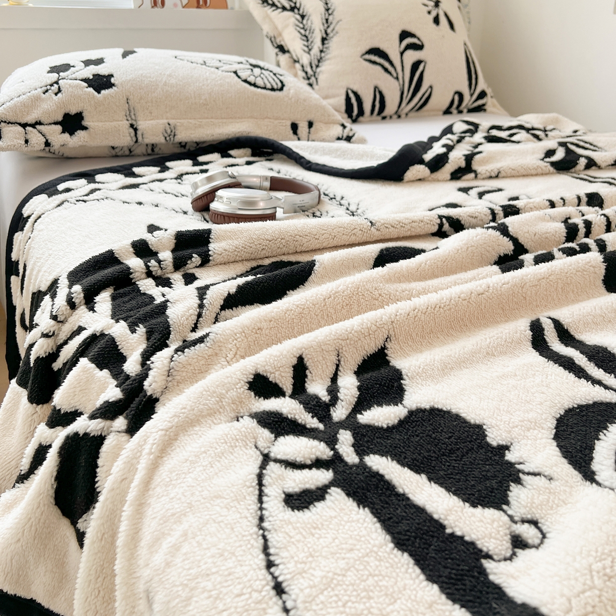 91家纺网 家纺一手货源 找家纺 寐居家纺 2025新款A类多功能北极绒毛毯 山野暮色