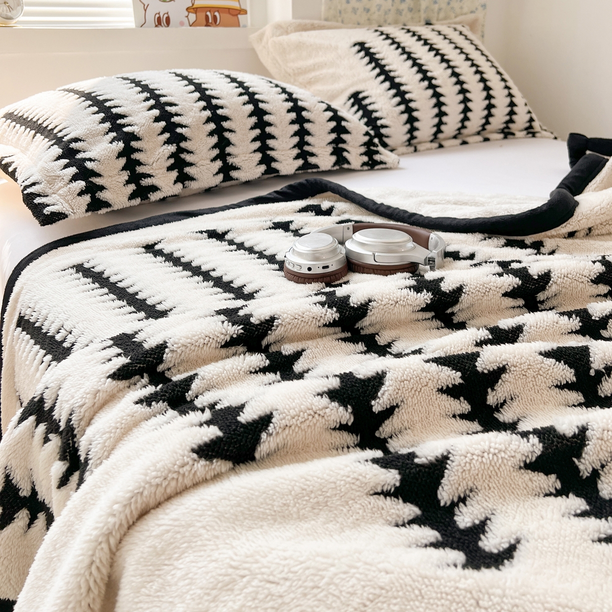 91家纺网 家纺一手货源 找家纺 寐居家纺 2025新款A类多功能北极绒毛毯 几何秘境