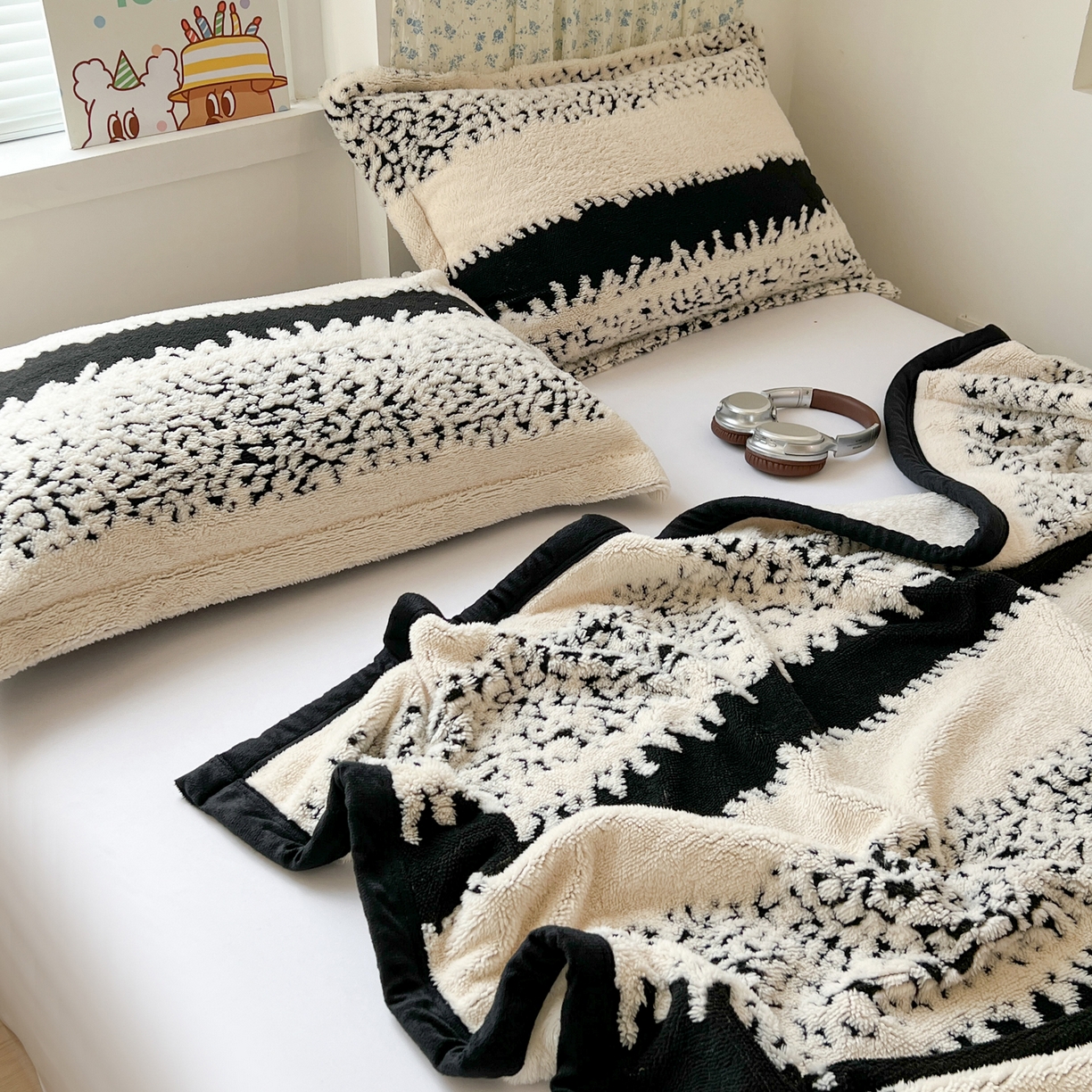 91家纺网 家纺一手货源 找家纺 寐居家纺 2025新款A类多功能北极绒毛毯 墨影松雪