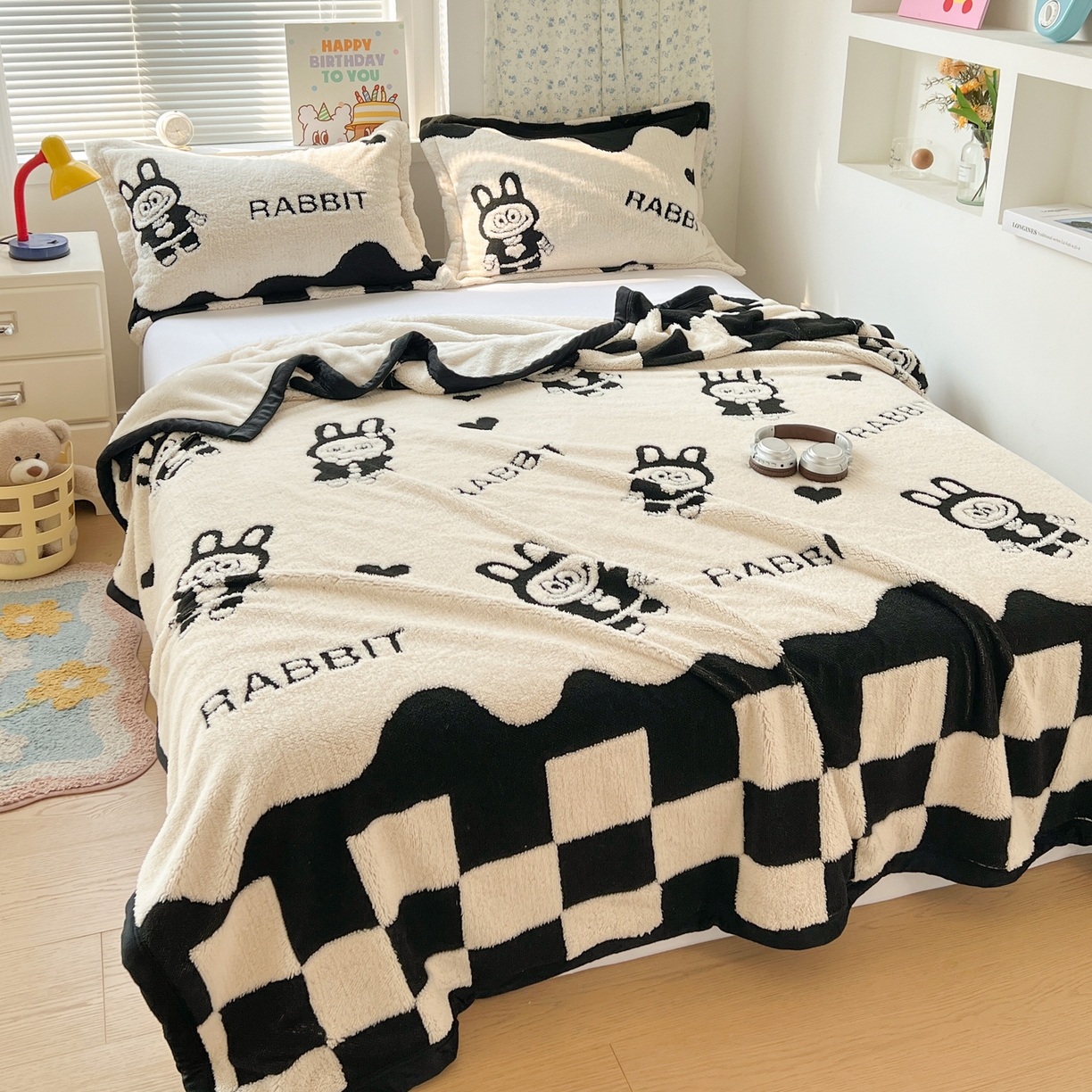 91家纺网 家纺一手货源 找家纺 寐居家纺 2025新款A类多功能北极绒毛毯 黑白布布