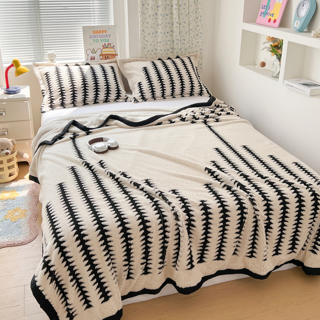 91家纺网 家纺一手货源 找家纺 寐居家纺 2025新款A类多功能北极绒毛毯 几何秘境