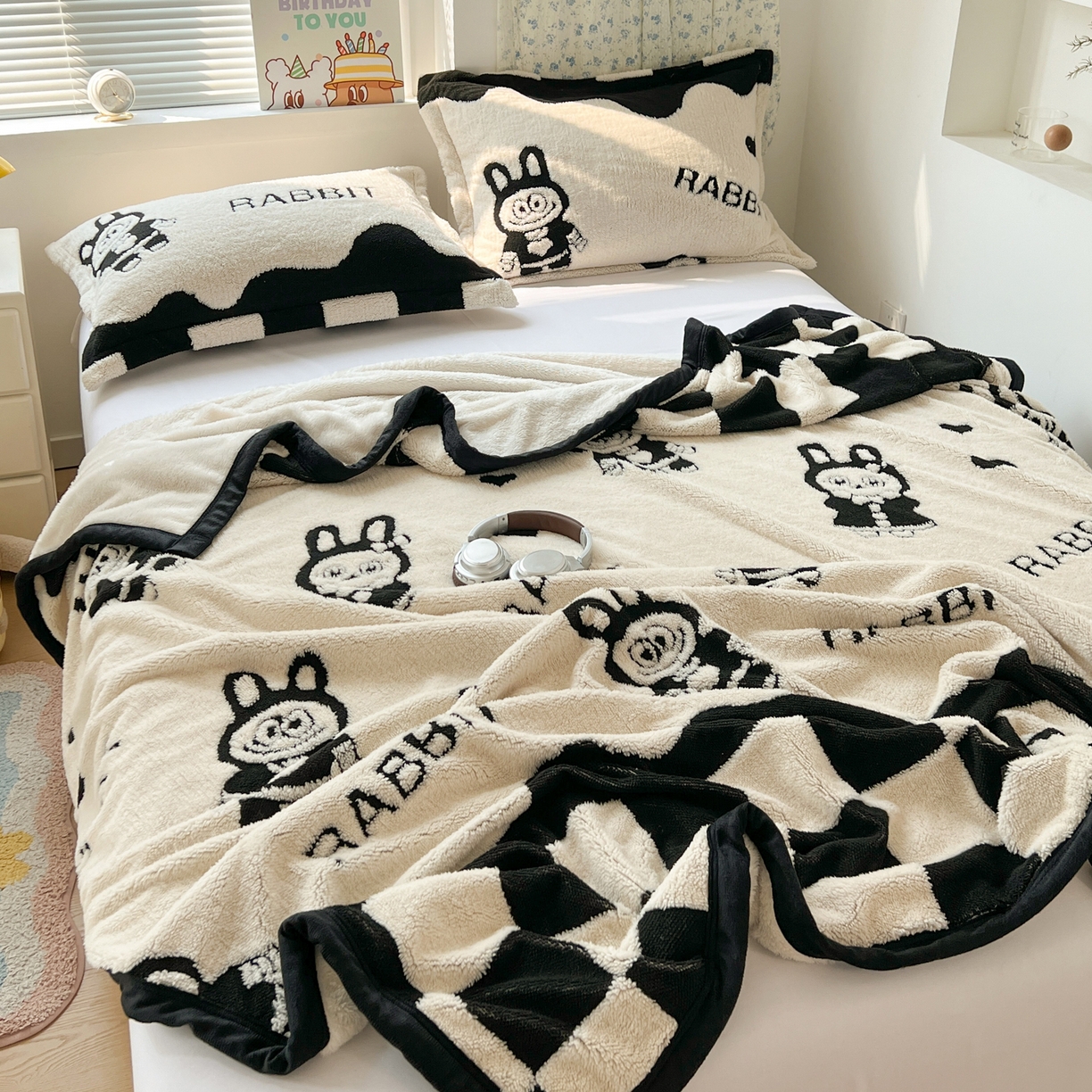 91家纺网 家纺一手货源 找家纺 寐居家纺 2025新款A类多功能北极绒毛毯 黑白布布