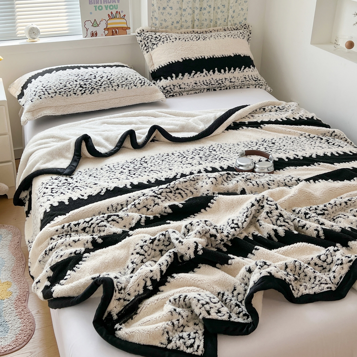 91家纺网 家纺一手货源 找家纺 寐居家纺 2025新款A类多功能北极绒毛毯 墨影松雪