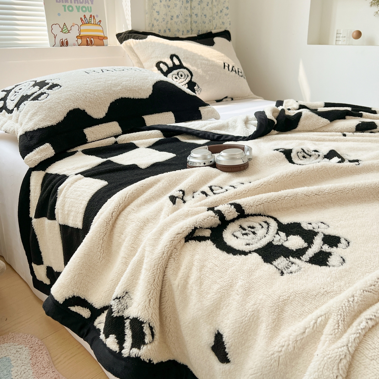 91家纺网 家纺一手货源 找家纺 寐居家纺 2025新款A类多功能北极绒毛毯 黑白布布