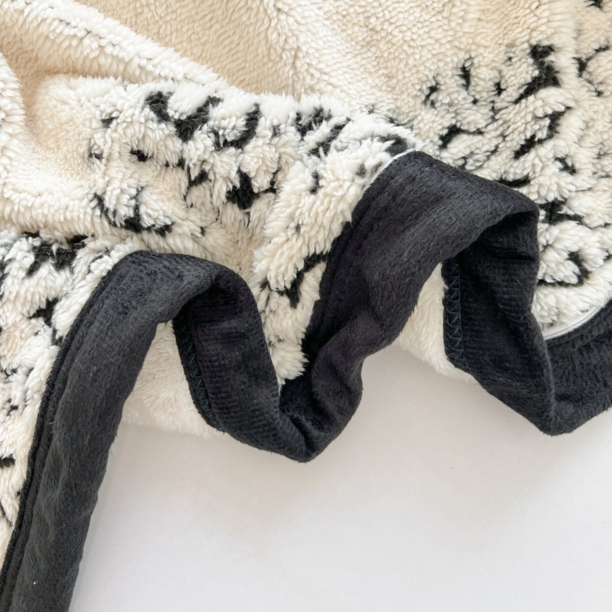 91家纺网 家纺一手货源 找家纺 寐居家纺 2025新款A类多功能北极绒毛毯 墨影松雪