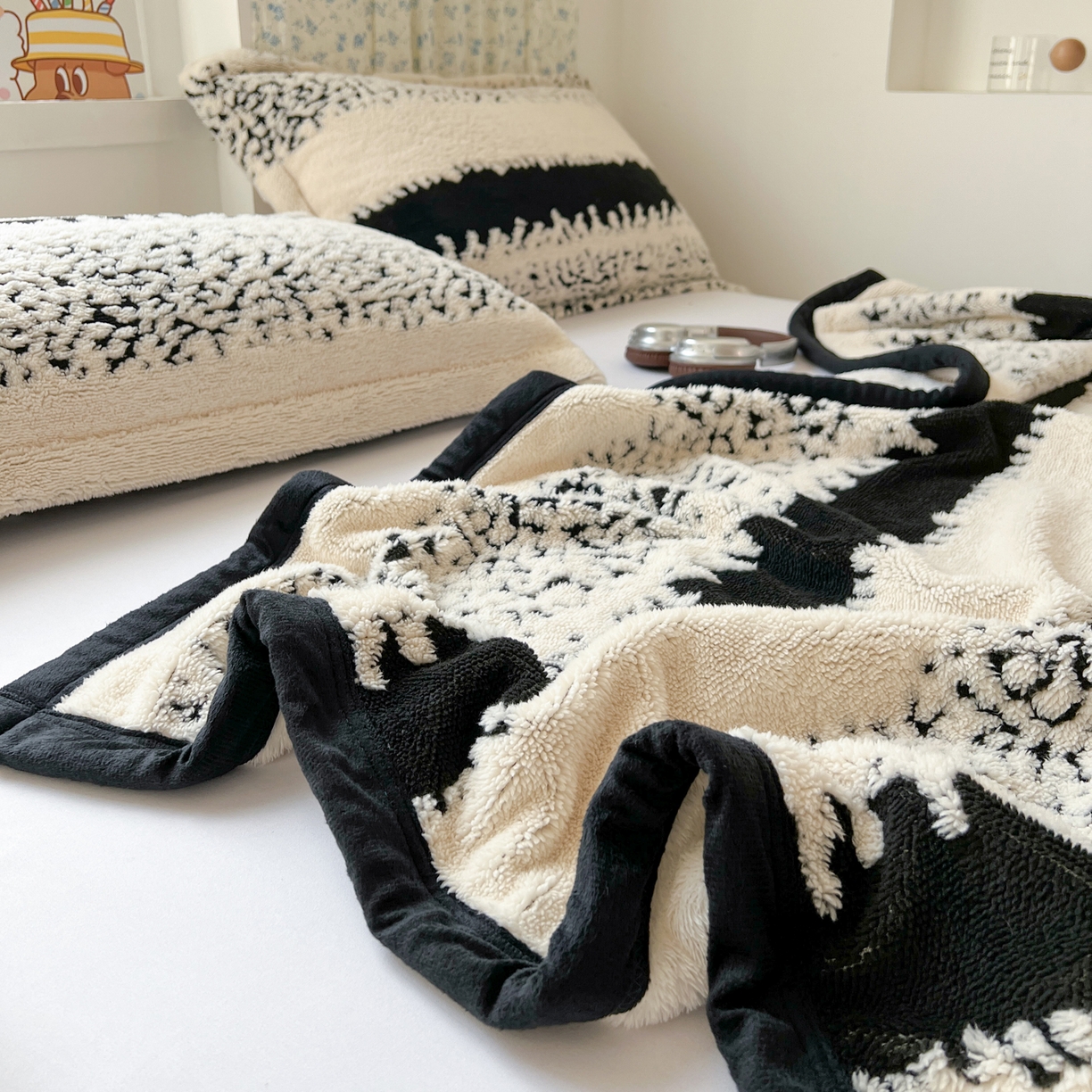 91家纺网 家纺一手货源 找家纺 寐居家纺 2025新款A类多功能北极绒毛毯 墨影松雪