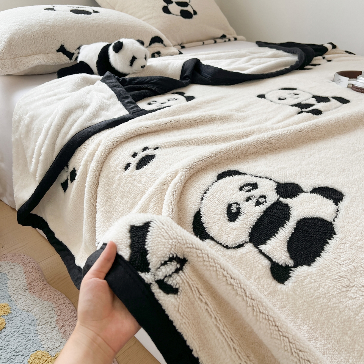 91家纺网 家纺一手货源 找家纺 寐居家纺 2025新款A类多功能北极绒毛毯 可爱萌熊