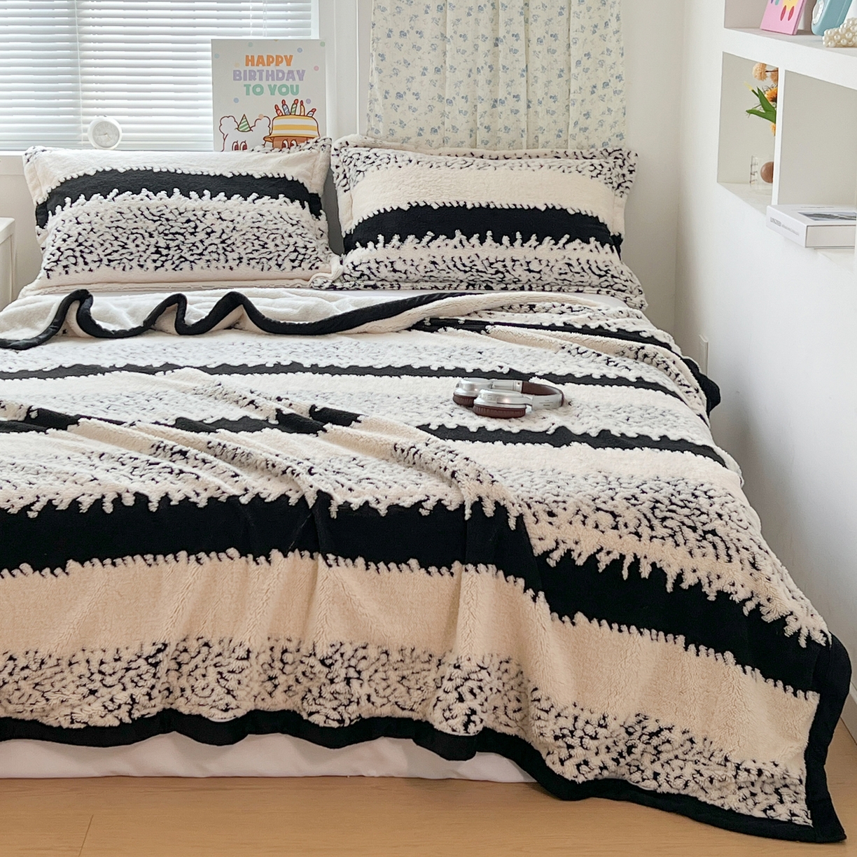 91家纺网 家纺一手货源 找家纺 寐居家纺 2025新款A类多功能北极绒毛毯 墨影松雪