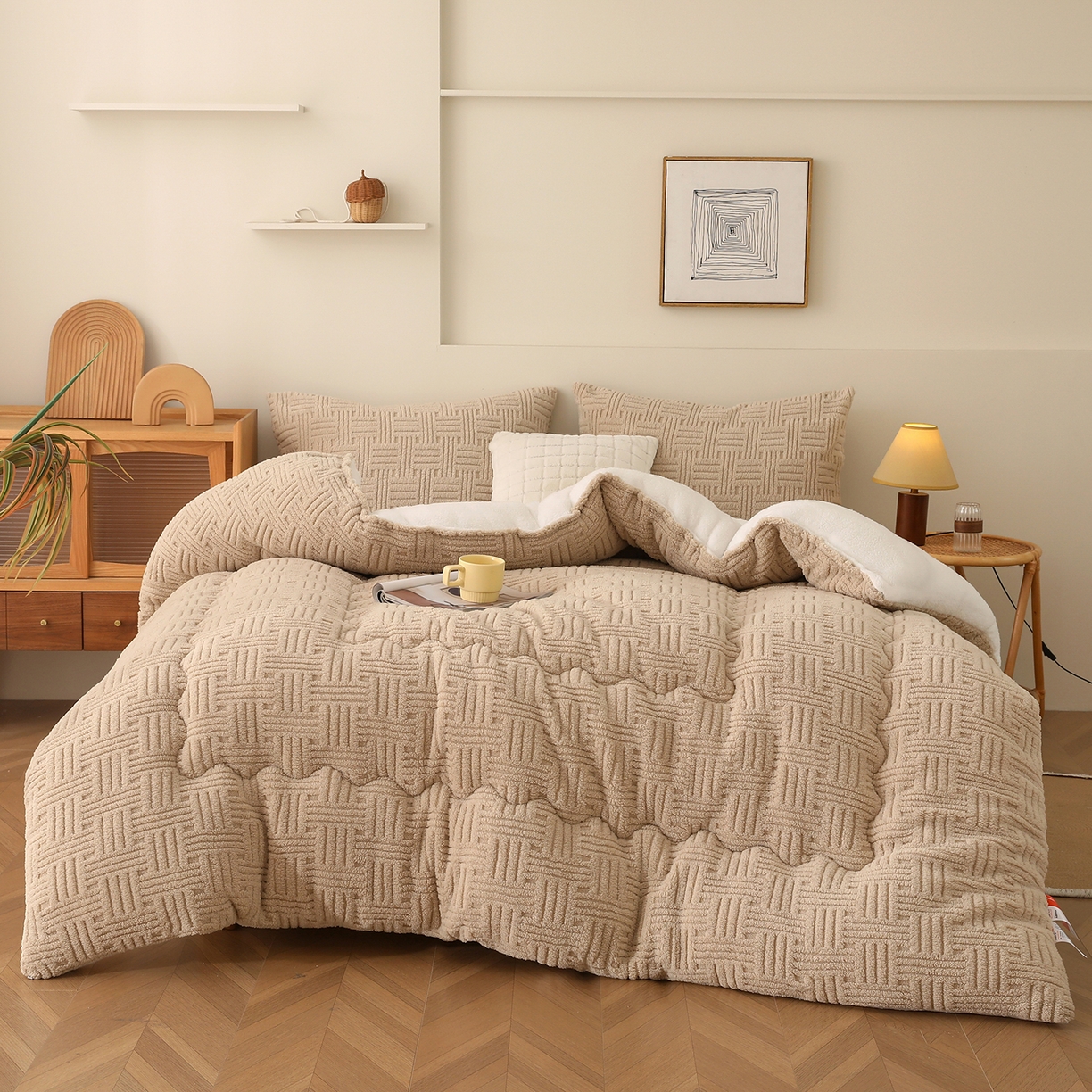 91家纺网 家纺一手货源 找家纺 牛魔王家居 2025新款加厚保暖羊羔绒冬被被子舒棉绒提花塔芙绒外贸跨境专供 暖冬系列-卡其