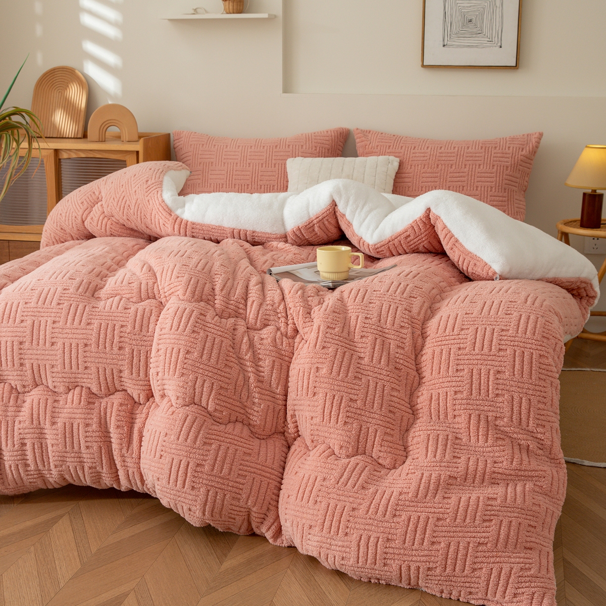 91家纺网 家纺一手货源 找家纺 牛魔王家居 2025新款加厚保暖羊羔绒冬被被子舒棉绒提花塔芙绒外贸跨境专供 暖冬系列-豆沙红