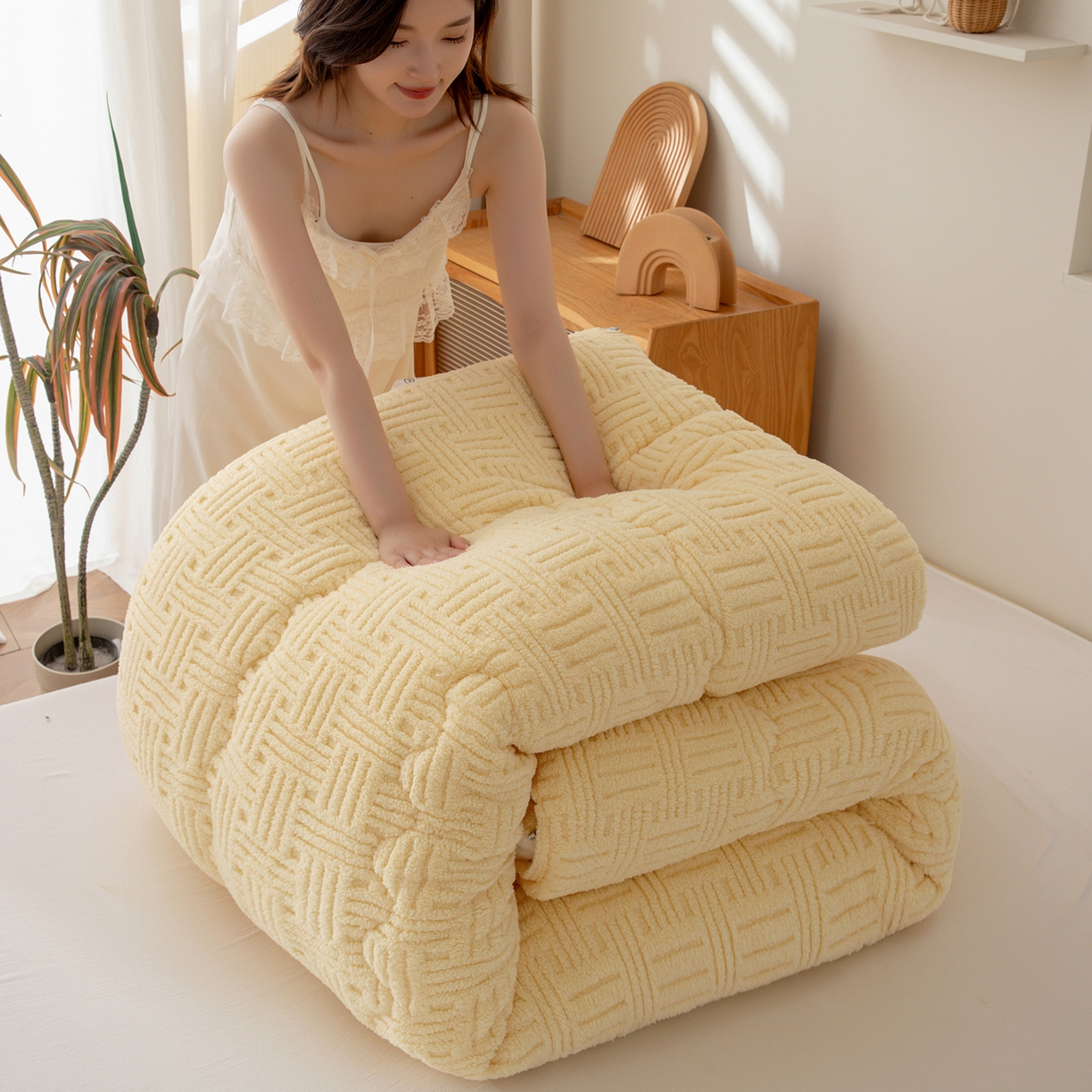 91家纺网 家纺一手货源 找家纺 牛魔王家居 2025新款加厚保暖羊羔绒冬被被子舒棉绒提花塔芙绒外贸跨境专供 暖冬系列-米黄