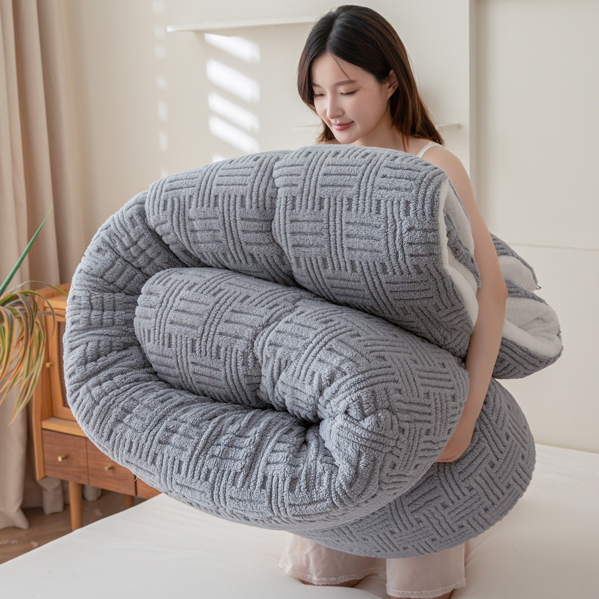 91家纺网 家纺一手货源 找家纺 牛魔王家居 2025新款加厚保暖羊羔绒冬被被子舒棉绒提花塔芙绒外贸跨境专供 暖冬系列-冷灰