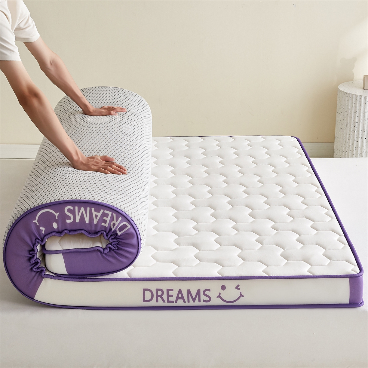 91家纺网 家纺一手货源 找家纺 布卢姆床垫 2025新款A类针织乳胶立体记忆海绵床垫成人款-微笑 微笑-白紫