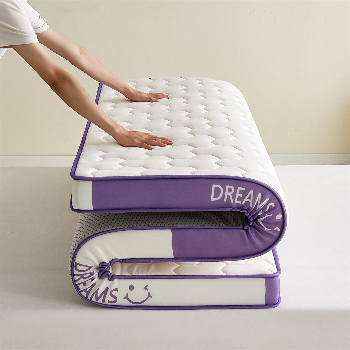 91家纺网 家纺一手货源 找家纺 布卢姆床垫 2025新款A类针织乳胶立体记忆海绵床垫成人款-微笑 微笑-白紫