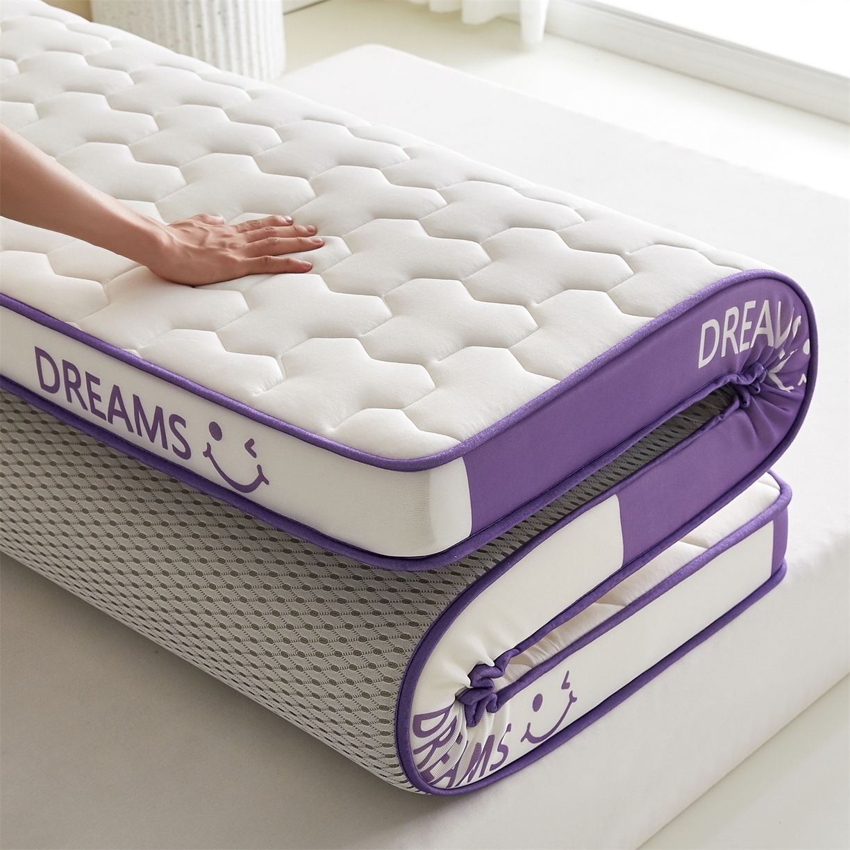 91家纺网 家纺一手货源 找家纺 布卢姆床垫 2025新款A类针织乳胶立体记忆海绵床垫成人款-微笑 微笑-白紫