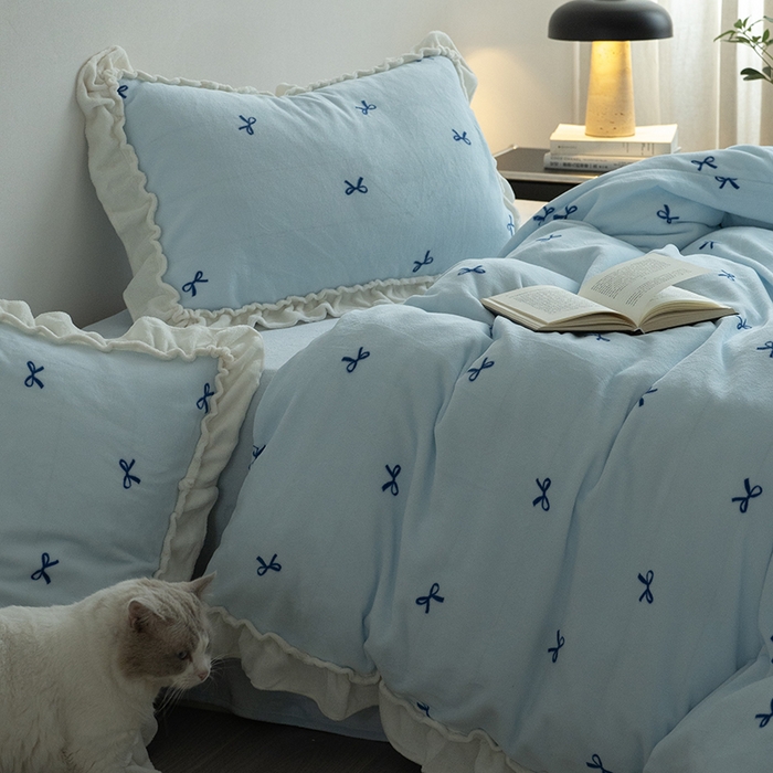 91家纺网 家纺一手货源 找家纺 尺素 2025年蝴蝶结花边牛奶绒四件套ins风公主花边被套冬季保暖床单双人1.8床笠 牛奶绒蝴蝶结（蓝）