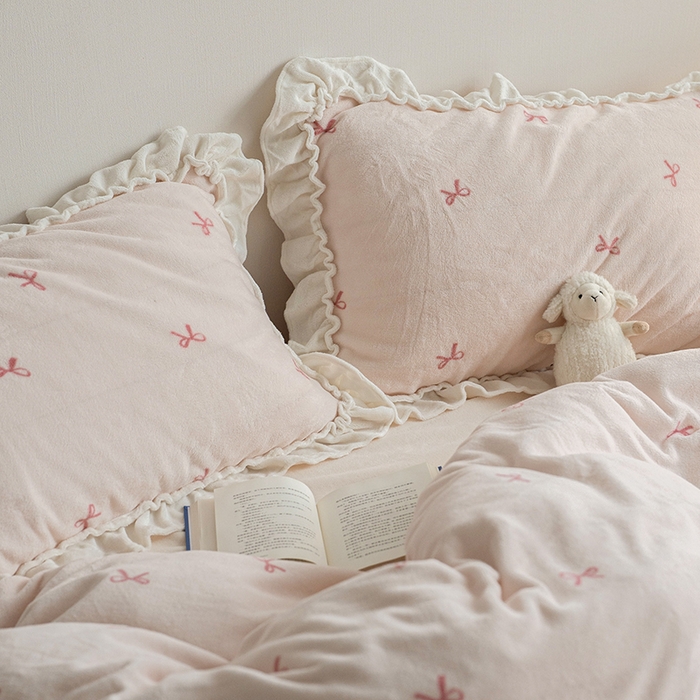 91家纺网 家纺一手货源 找家纺 尺素 2025年蝴蝶结花边牛奶绒四件套ins风公主花边被套冬季保暖床单双人1.8床笠 牛奶绒蝴蝶结（粉）