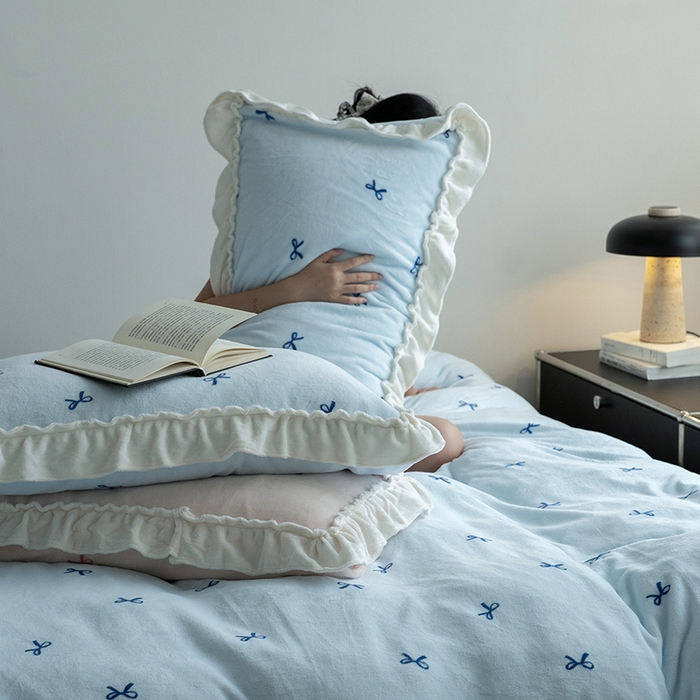 91家纺网 家纺一手货源 找家纺 尺素 2025年蝴蝶结花边牛奶绒四件套ins风公主花边被套冬季保暖床单双人1.8床笠 牛奶绒蝴蝶结（蓝）