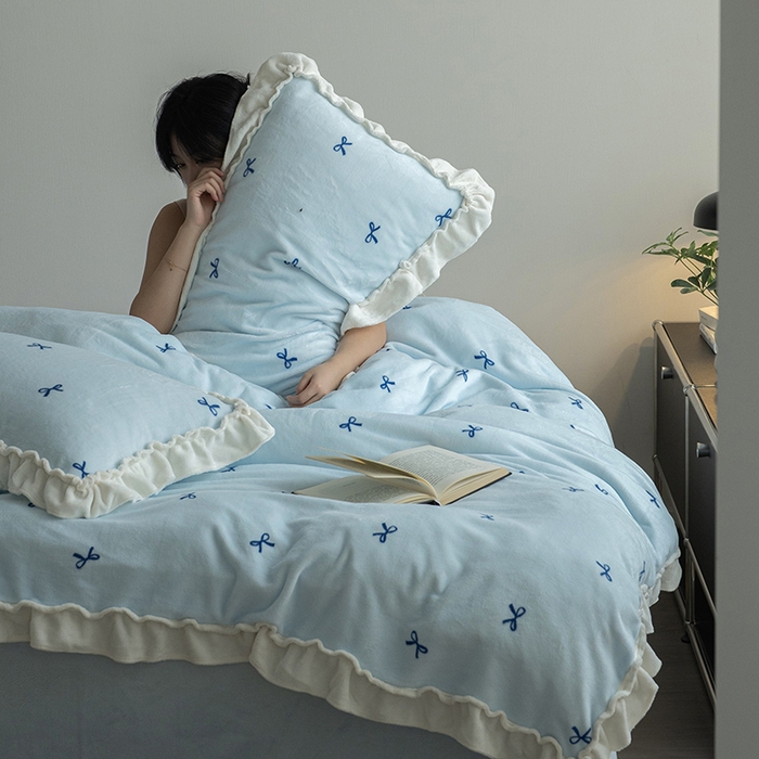 91家纺网 家纺一手货源 找家纺 尺素 2025年蝴蝶结花边牛奶绒四件套ins风公主花边被套冬季保暖床单双人1.8床笠 牛奶绒蝴蝶结（蓝）