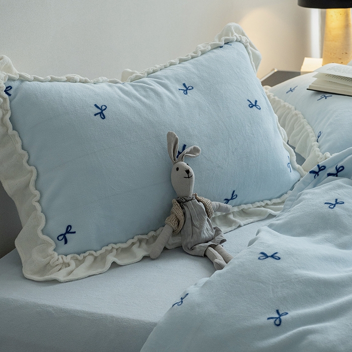 91家纺网 家纺一手货源 找家纺 尺素 2025年蝴蝶结花边牛奶绒四件套ins风公主花边被套冬季保暖床单双人1.8床笠 牛奶绒蝴蝶结（蓝）