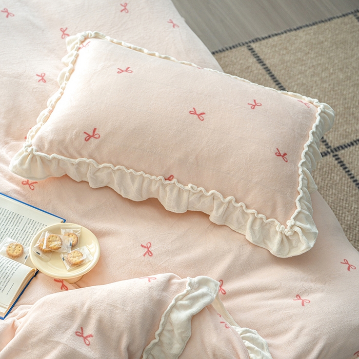 91家纺网 家纺一手货源 找家纺 尺素 2025年蝴蝶结花边牛奶绒四件套ins风公主花边被套冬季保暖床单双人1.8床笠 牛奶绒蝴蝶结（粉）