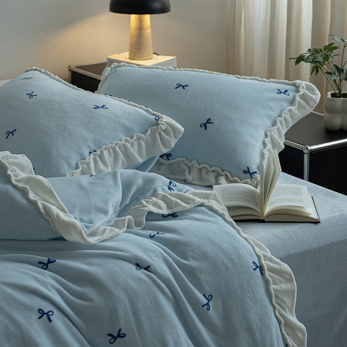 91家纺网 家纺一手货源 找家纺 尺素 2025年蝴蝶结花边牛奶绒四件套ins风公主花边被套冬季保暖床单双人1.8床笠 牛奶绒蝴蝶结（蓝）