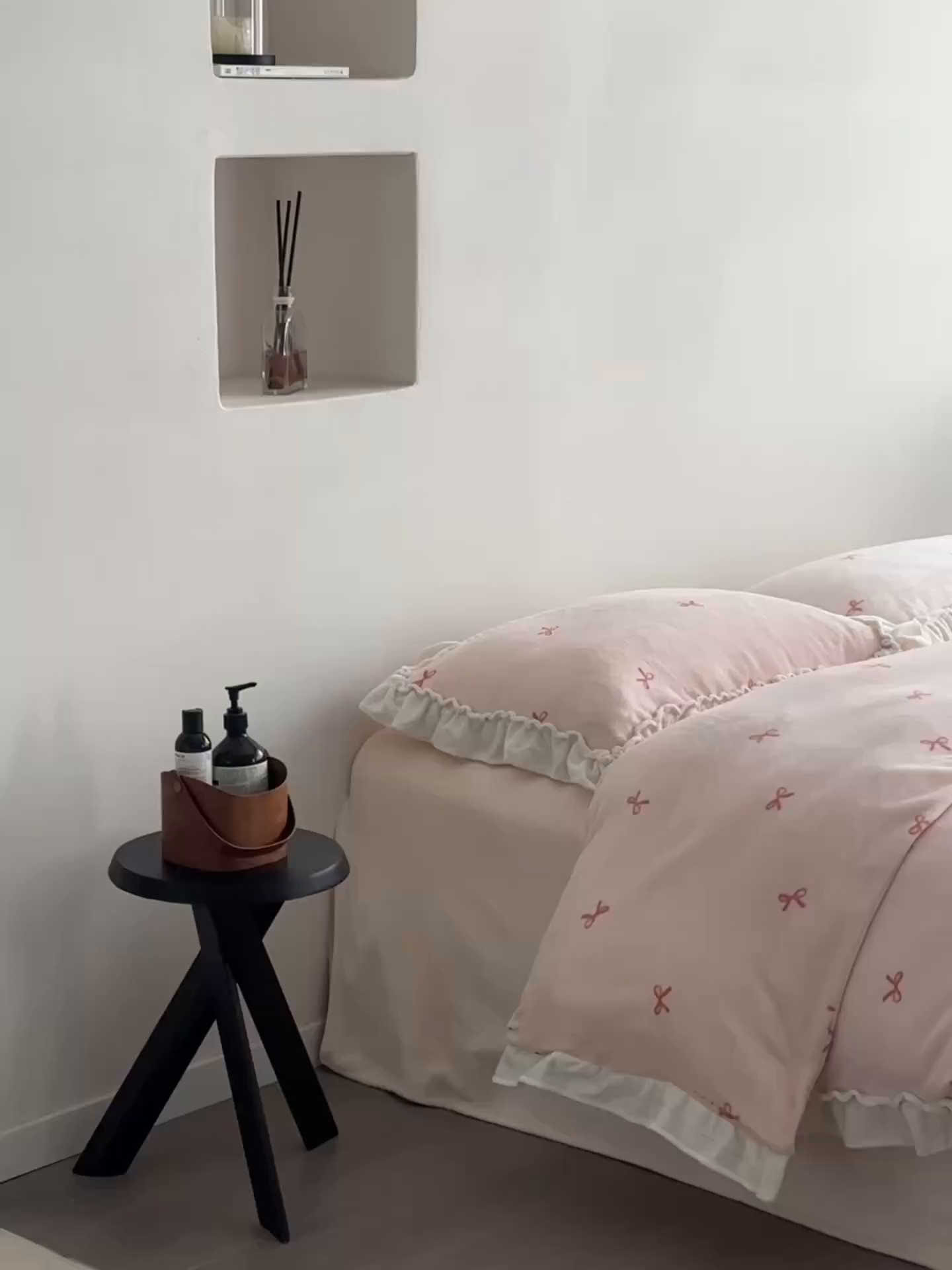 91家纺网 家纺一手货源 找家纺 尺素 2025年蝴蝶结花边牛奶绒四件套ins风公主花边被套冬季保暖床单双人1.8床笠 牛奶绒蝴蝶结（粉）