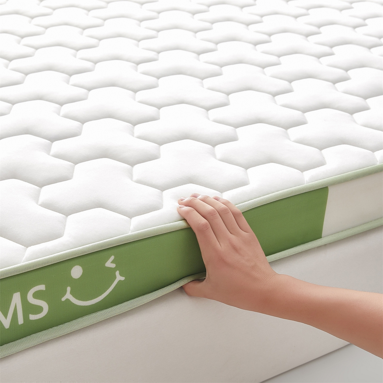 91家纺网 家纺一手货源 找家纺 布卢姆床垫 2025新款A类针织乳胶立体记忆海绵床垫成人款-微笑 微笑-白绿